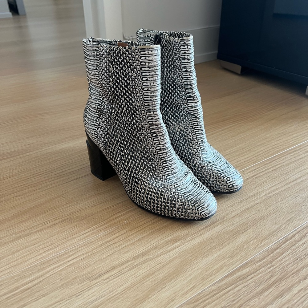 Robert Clergerie Black and White SnakeskinnAnkle Boots